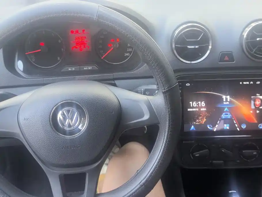 Volkswagen Jetta — миниатюра 12