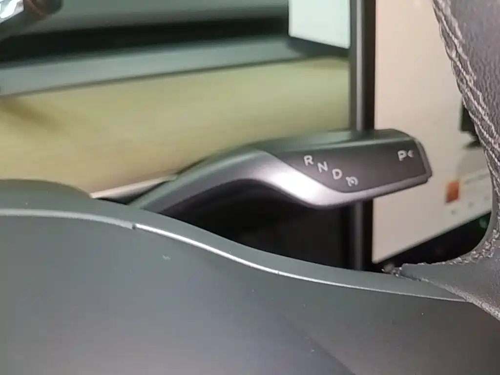 Tesla Model Y — миниатюра 14