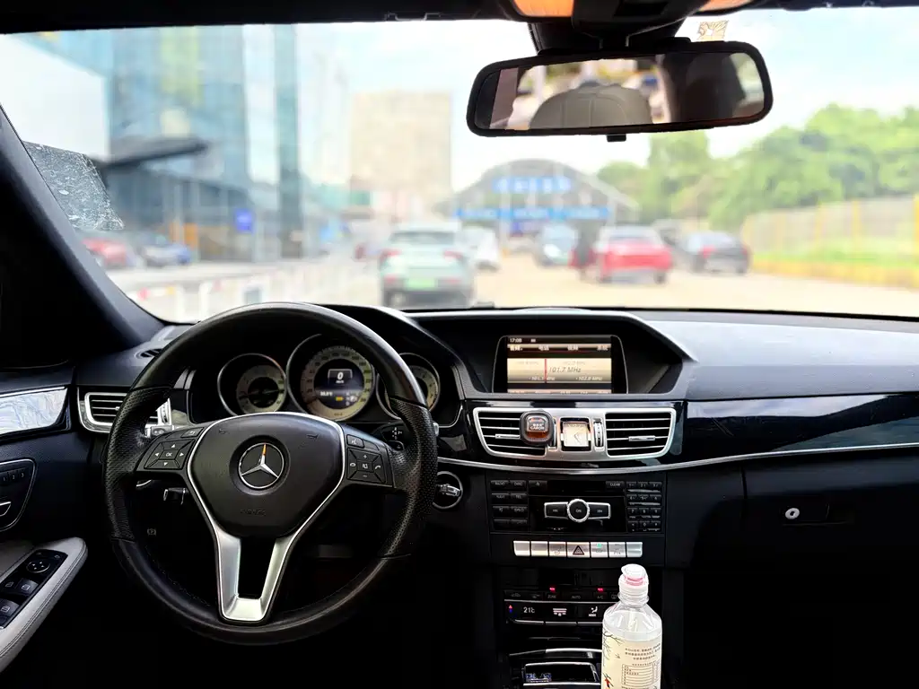 Mercedes-Benz E-Class — миниатюра 10