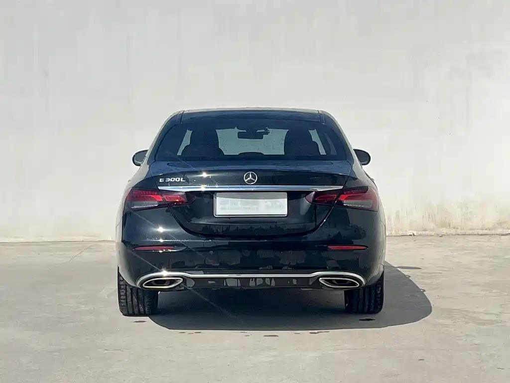 Mercedes-Benz E-Class — миниатюра 5