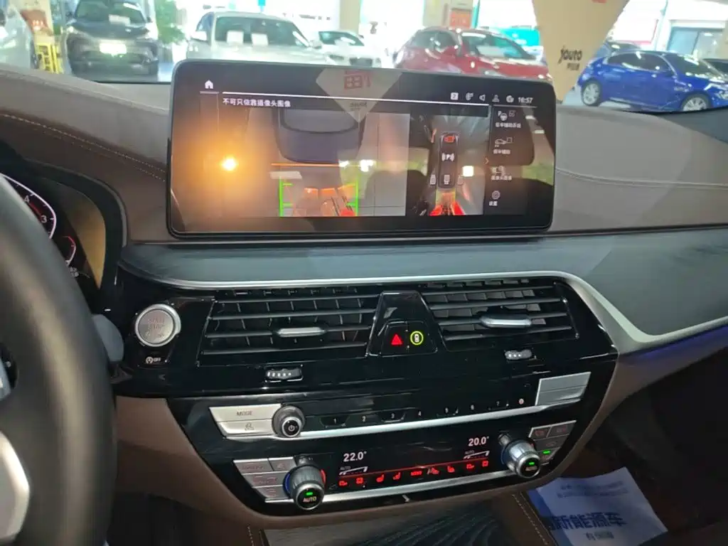 BMW 5 Series — миниатюра 13