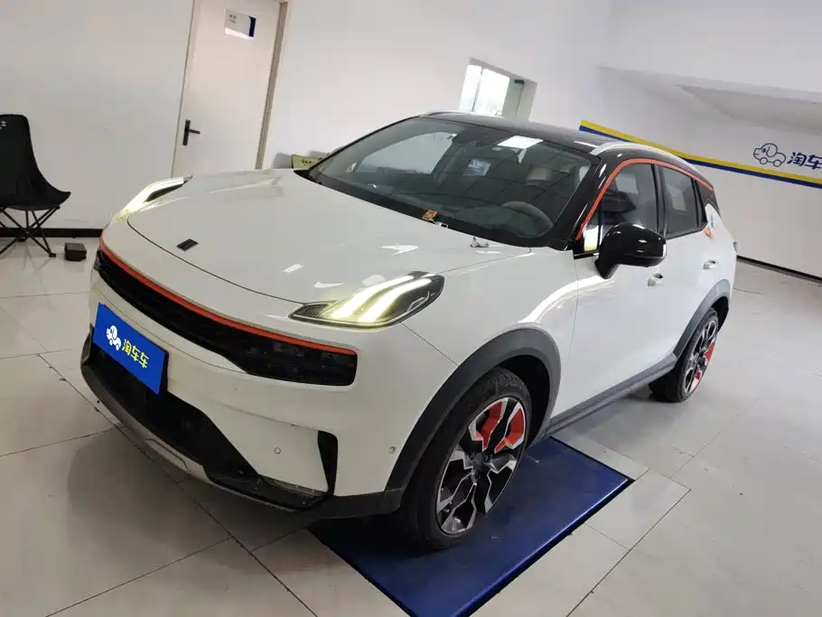 Lynk & Co 06