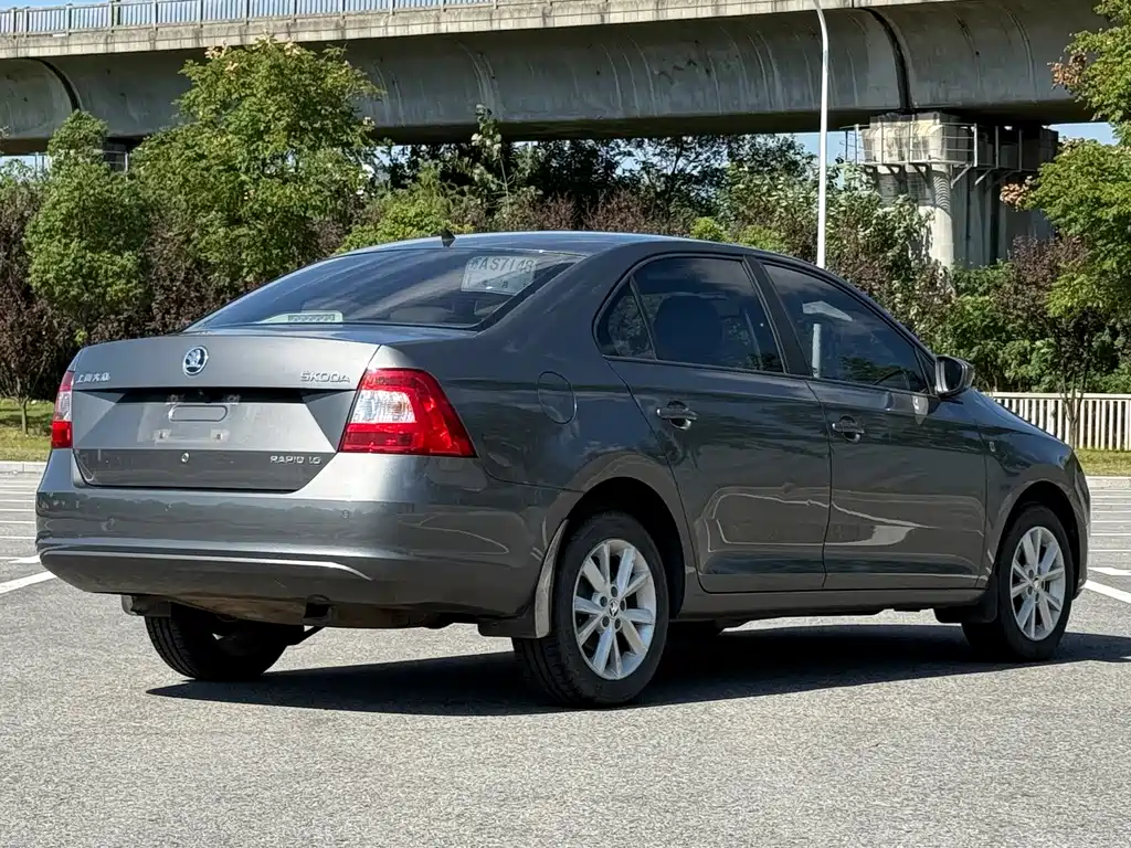 Skoda Rapid — миниатюра 6
