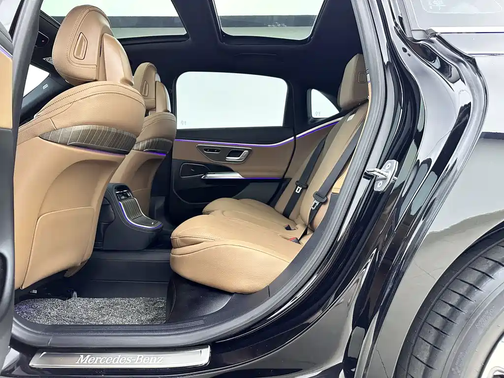 Mercedes-Benz E-Class — миниатюра 8