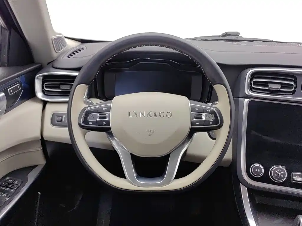 Lynk & Co 01 — миниатюра 11