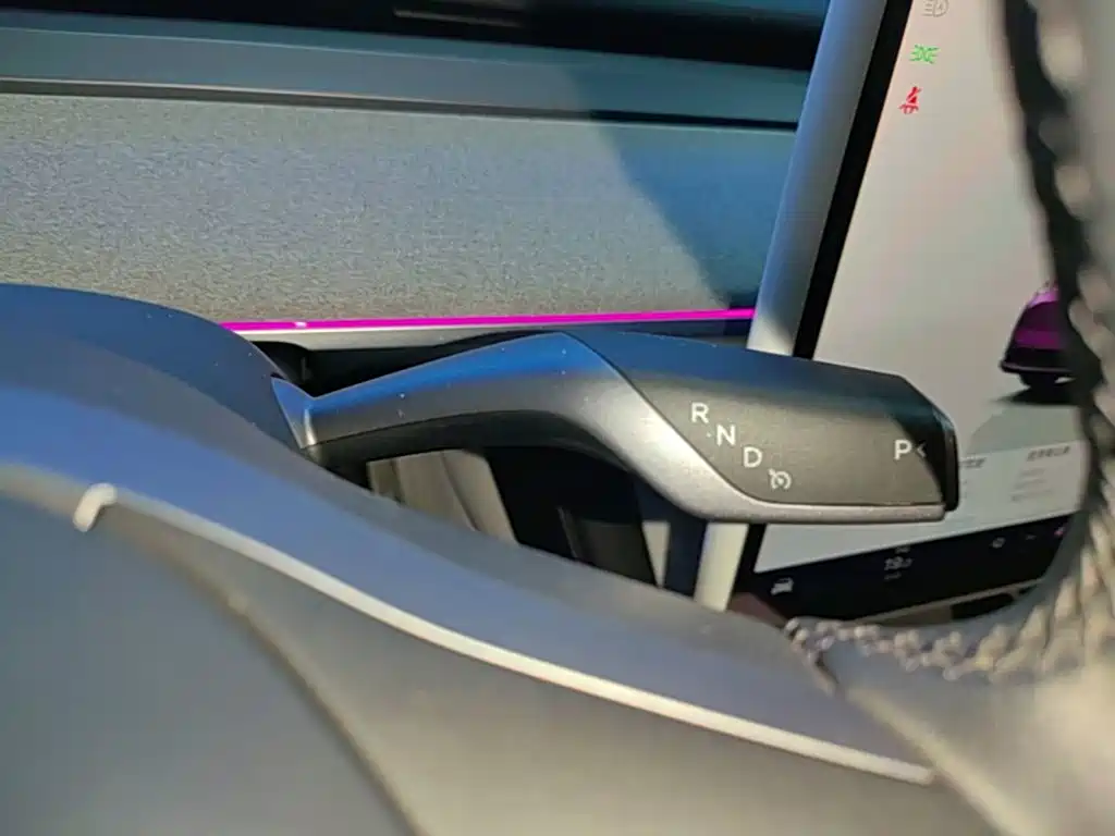 Tesla Model Y — миниатюра 14