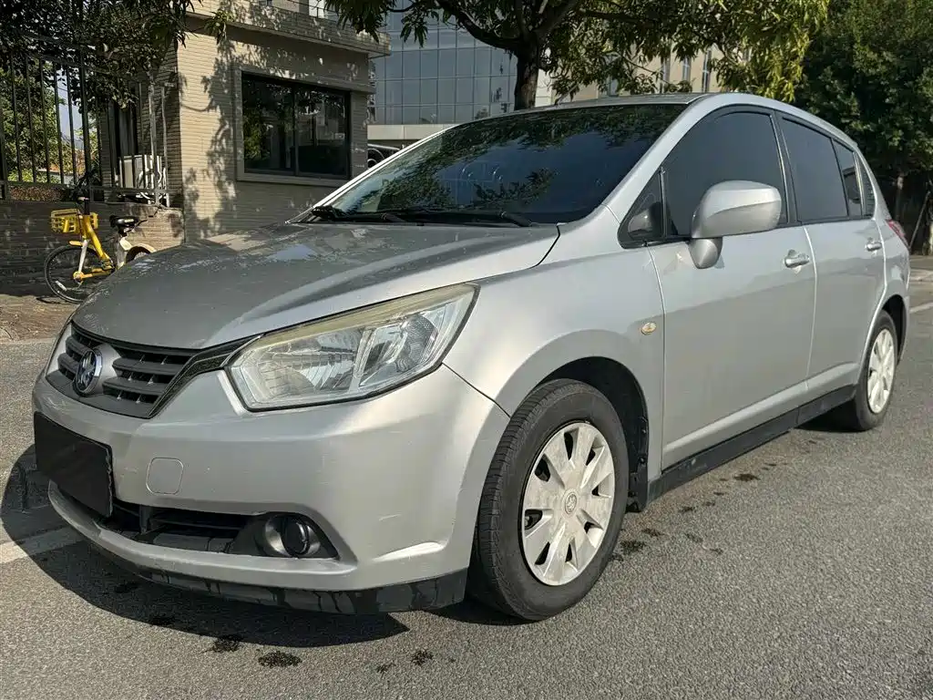 Venucia R50 2015