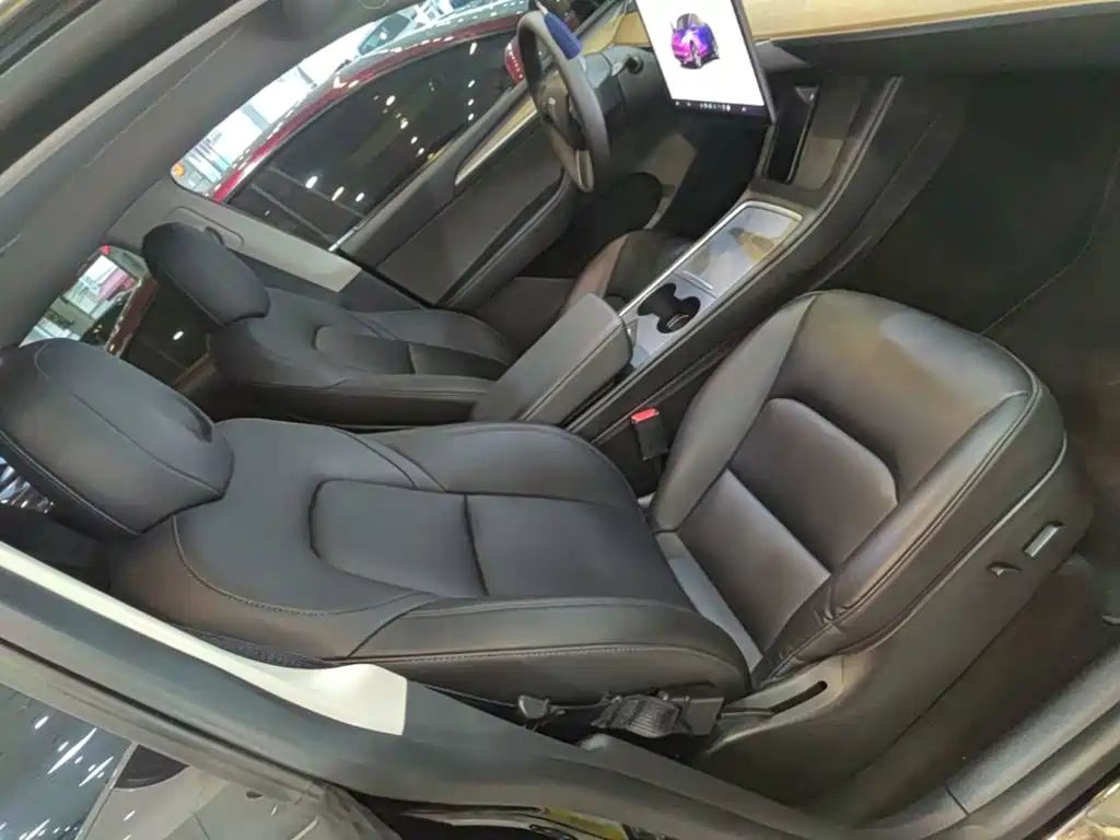 Tesla Model Y — миниатюра 25