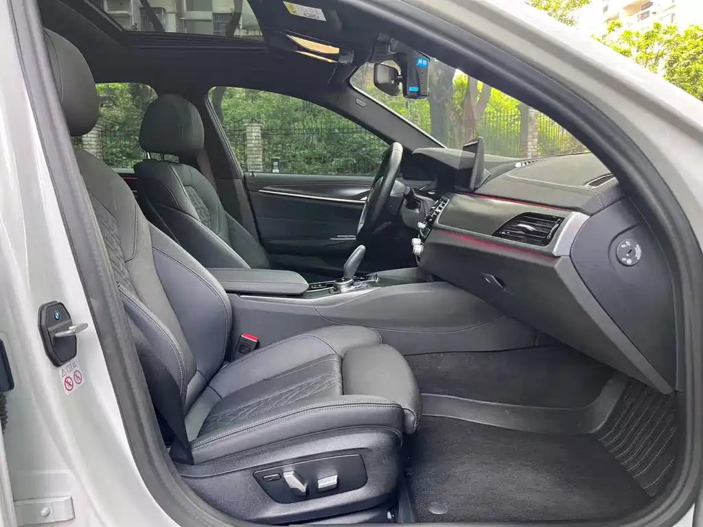 BMW 5 Series (Import) — миниатюра 11