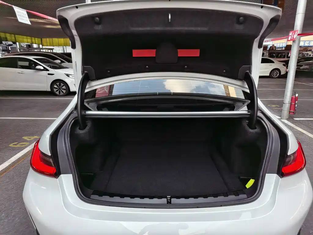BMW 3 Series — миниатюра 14