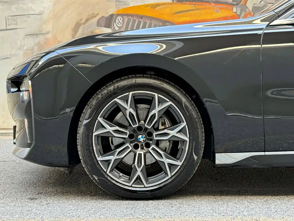 BMW 7 Series — миниатюра 6