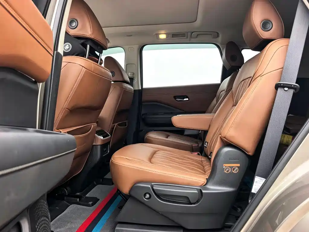 Nissan Teramont — миниатюра 8