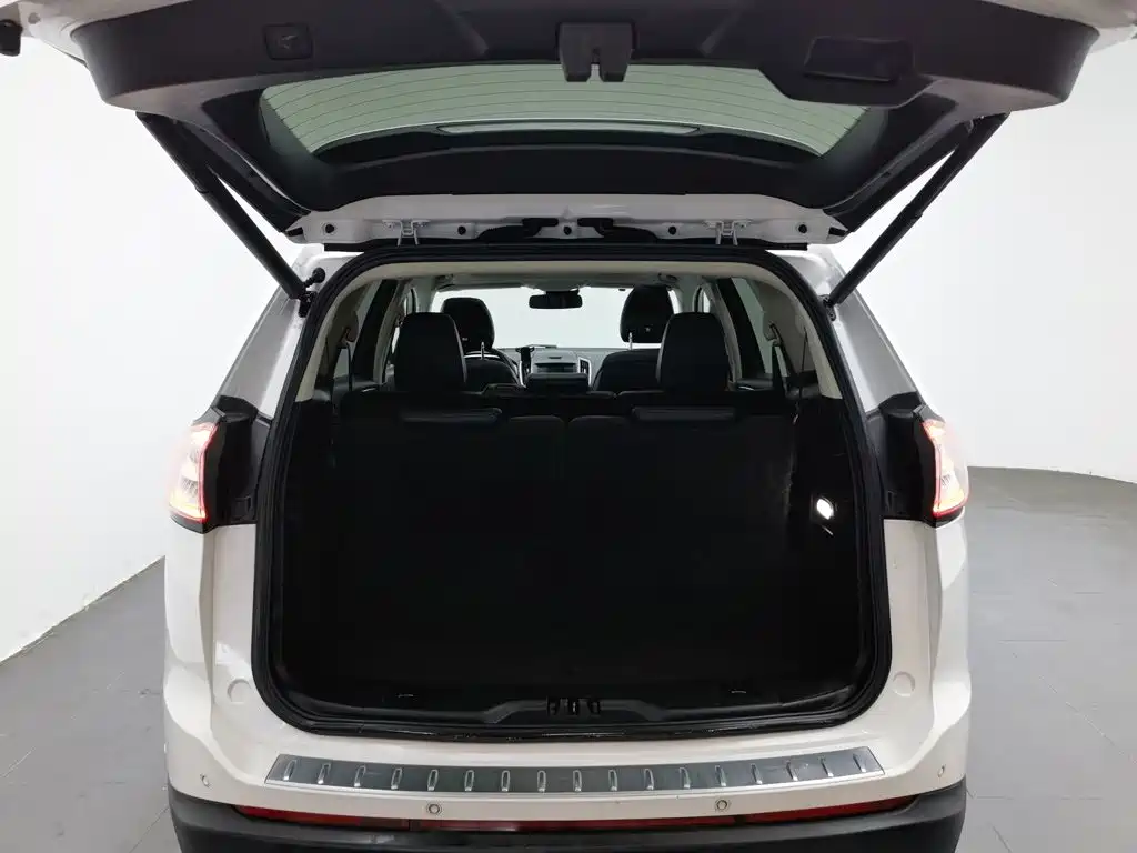 Ford Edge — миниатюра 16
