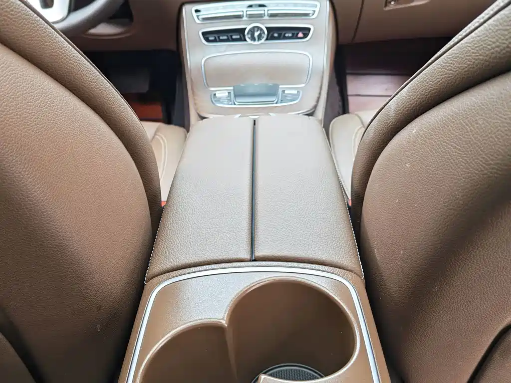 Mercedes-Benz E-Class — миниатюра 10