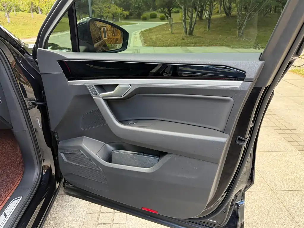 Volkswagen Touareg — миниатюра 10
