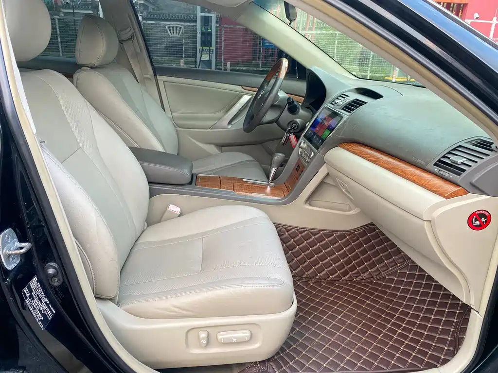 Toyota Camry — миниатюра 11