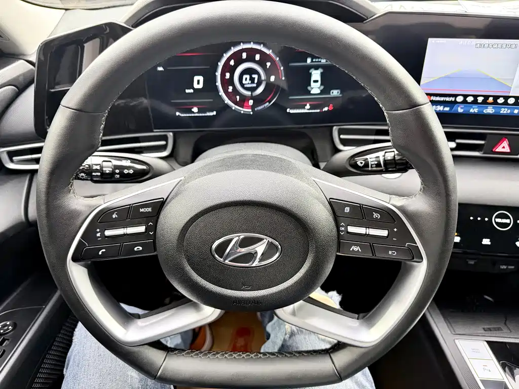 Hyundai Elantra — миниатюра 10