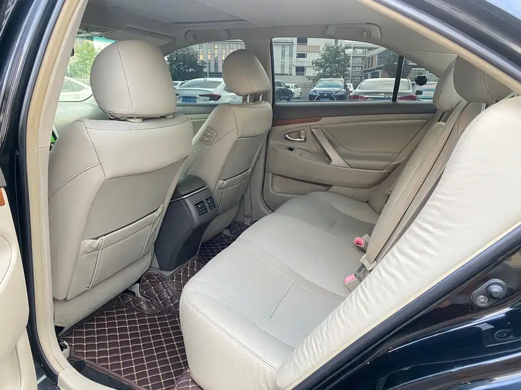 Toyota Camry — миниатюра 12