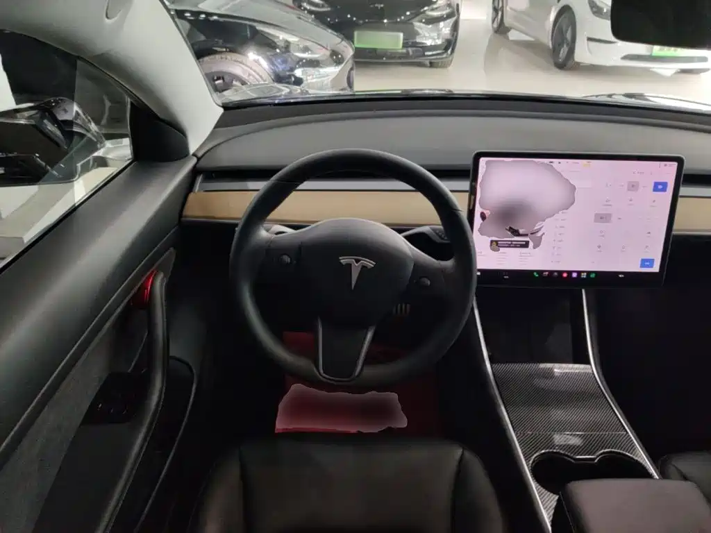 Tesla Model 3 — миниатюра 7