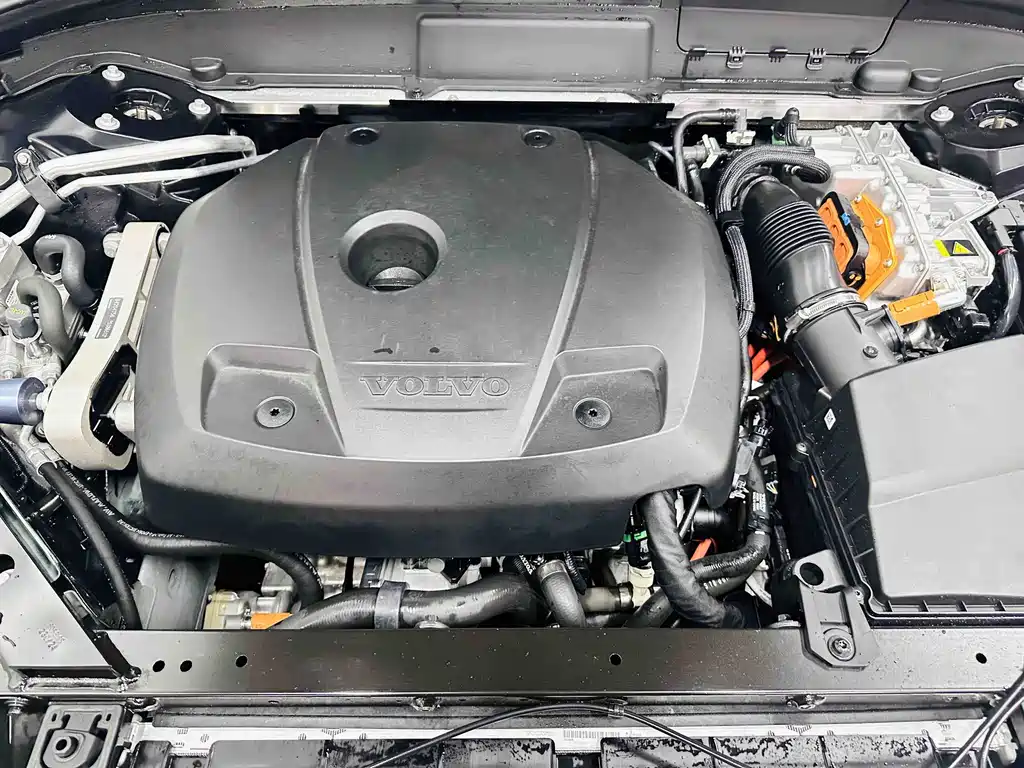 VOLVO XC60 PLUG IN HYBRID