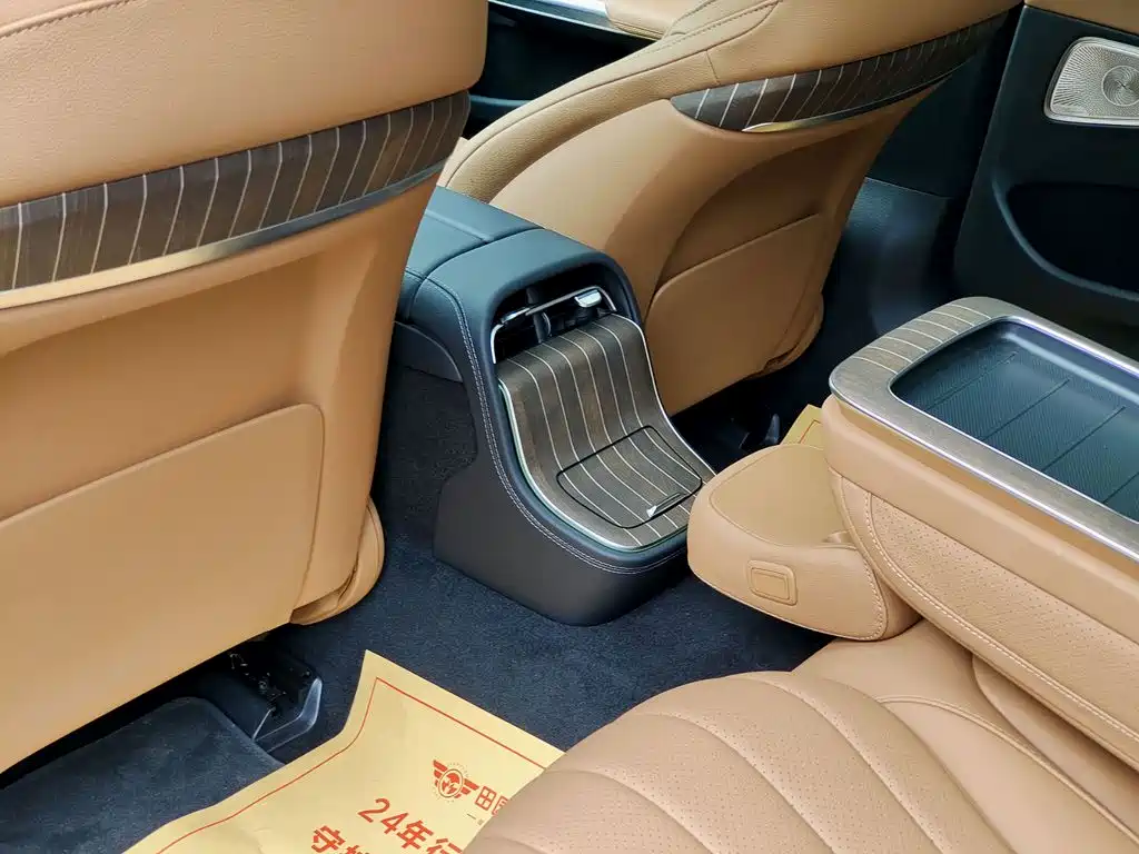Mercedes-Benz E-Class — миниатюра 9