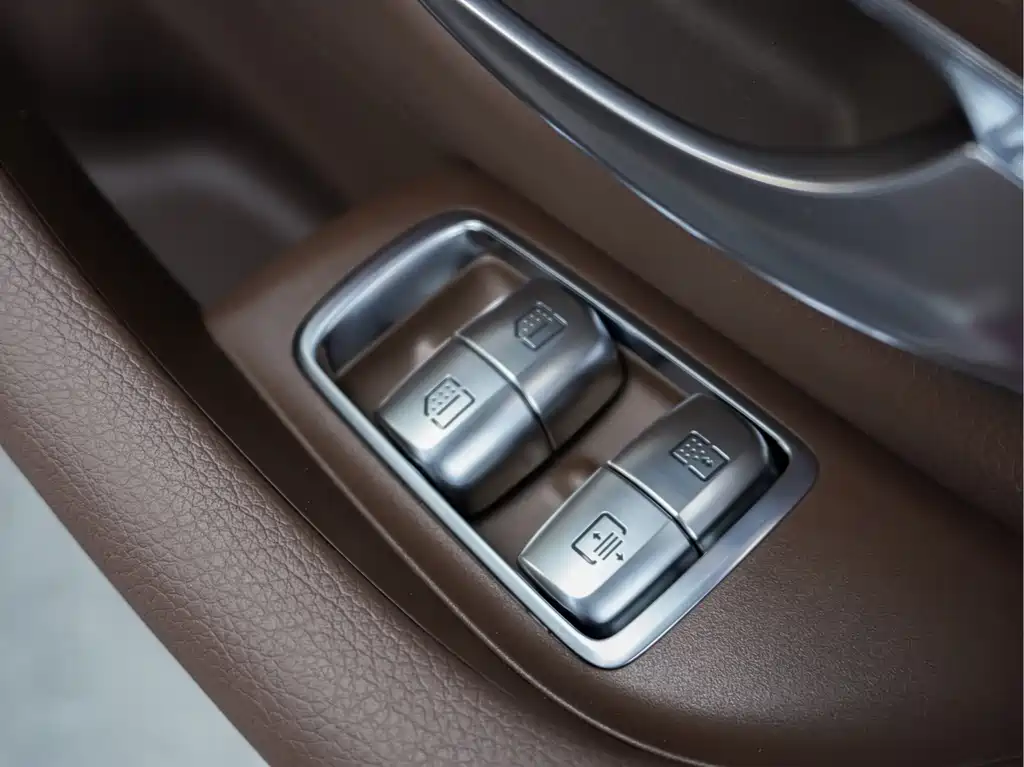 Mercedes-Benz E-Class — миниатюра 32