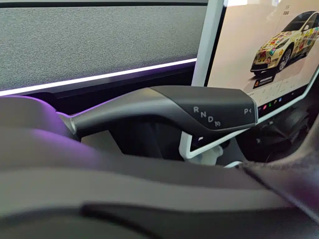 Tesla Model Y — миниатюра 14
