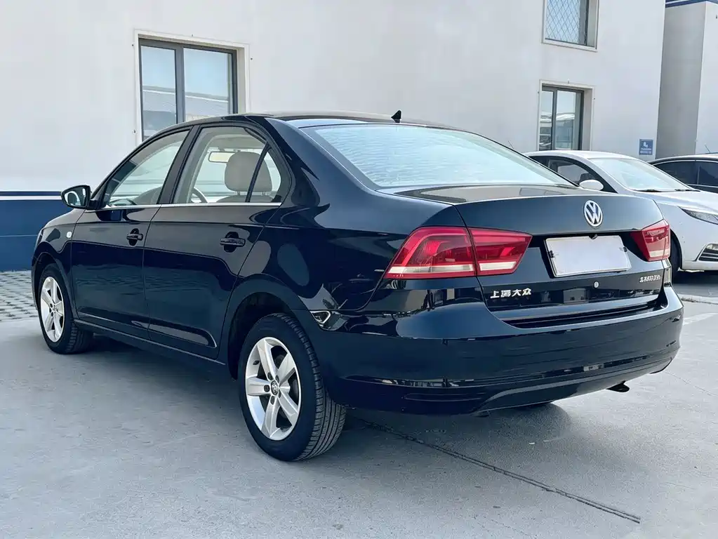 Volkswagen Santana — миниатюра 4