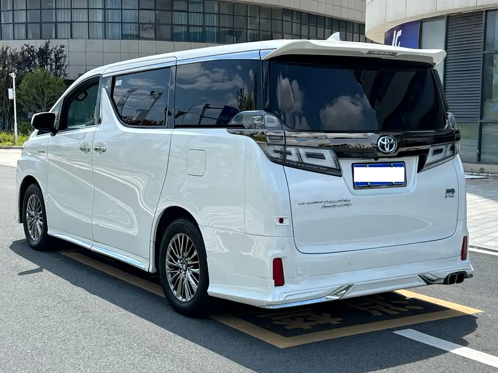 Toyota Vellfire 2023 2.5L HV Luxury