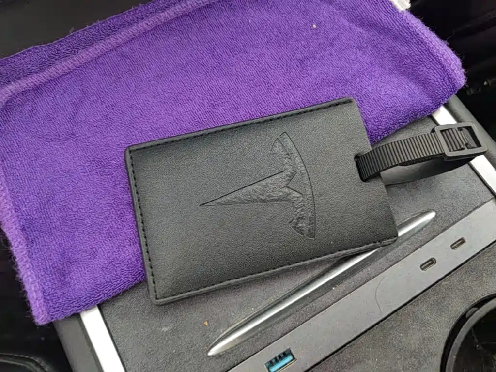 Tesla Model Y — миниатюра 9