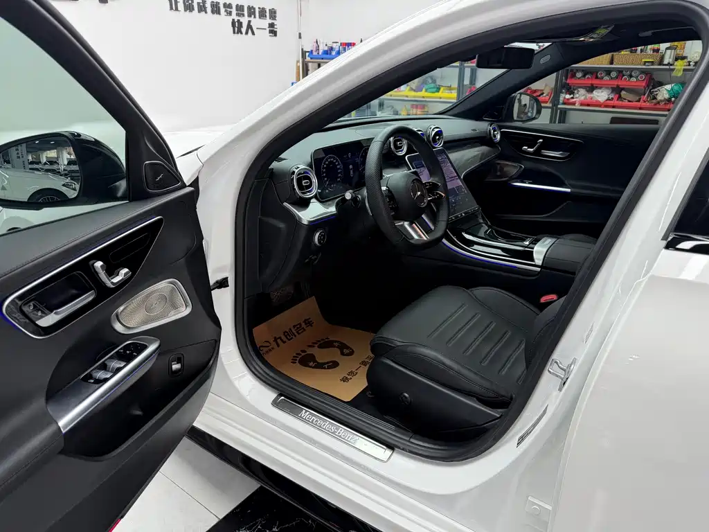 Mercedes-Benz C-Class — миниатюра 13