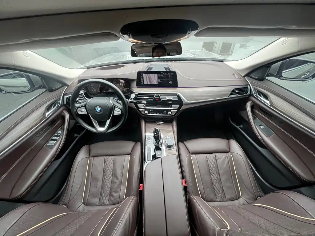 BMW 5 Series — миниатюра 5