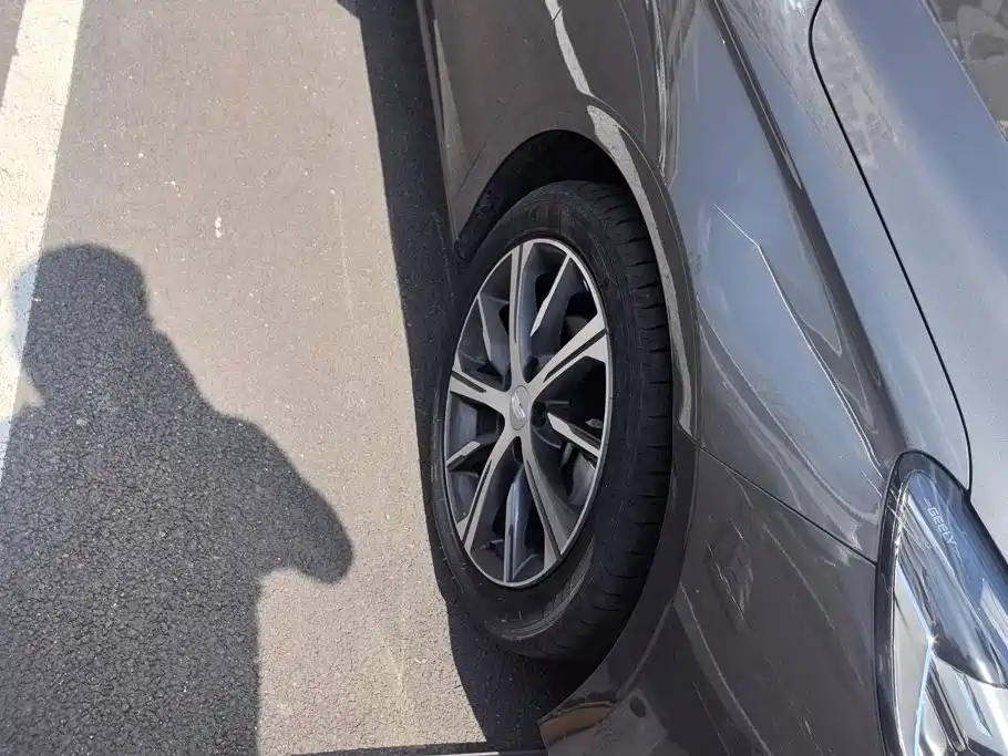 Geely Emgrand — миниатюра 6