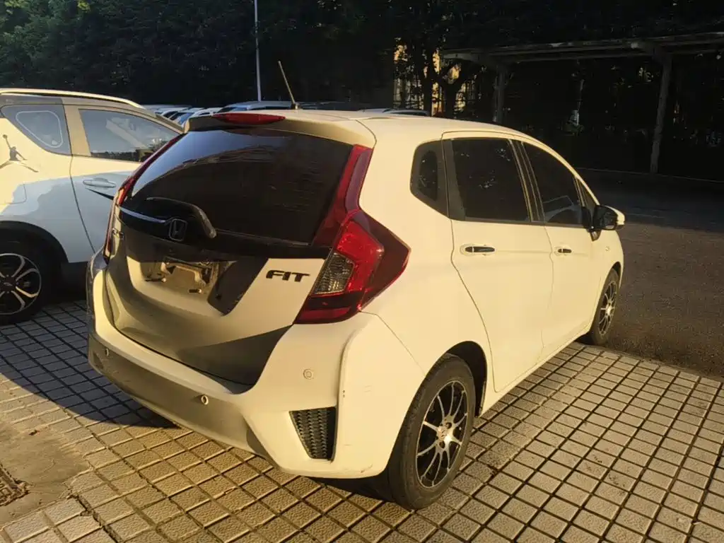 Honda Fit — миниатюра 7
