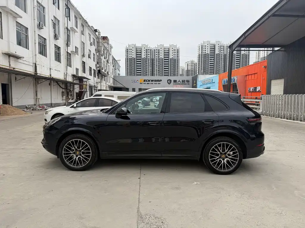 Porsche Cayenne — миниатюра 6