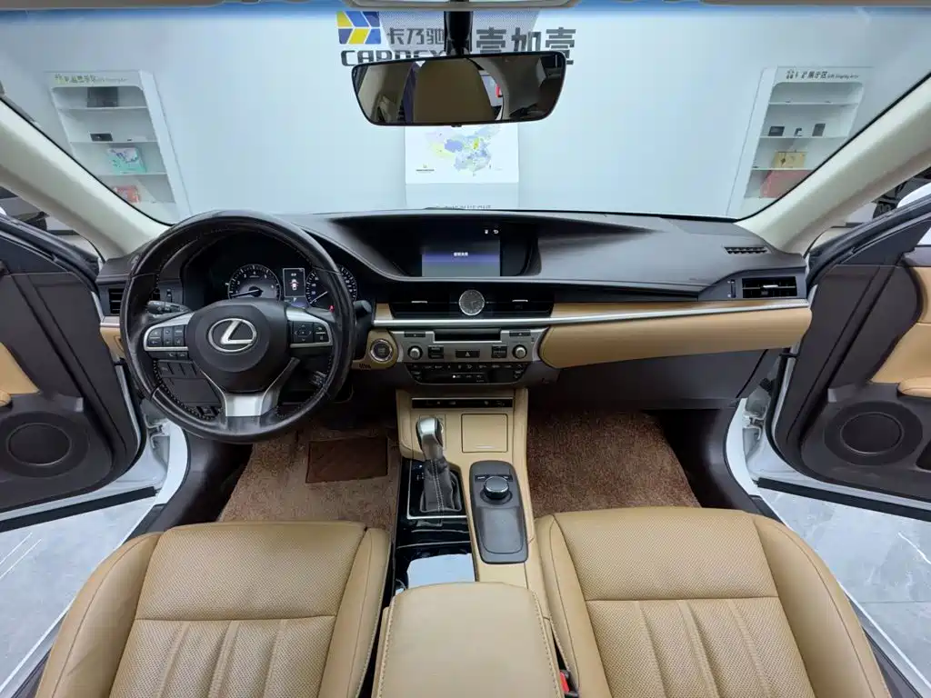 Lexus ES — миниатюра 11