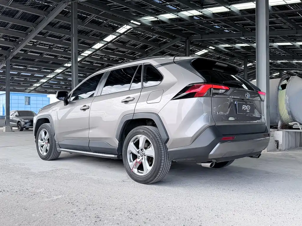 Toyota RAV4 — миниатюра 4