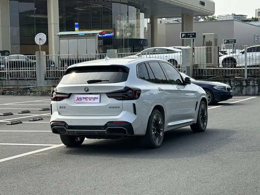 BMW iX3 — миниатюра 7