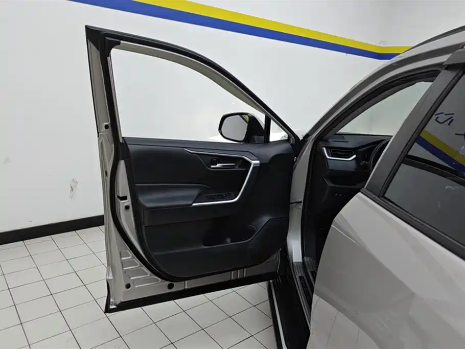 Toyota Wildlander 2020 2.0L CVT Luxury