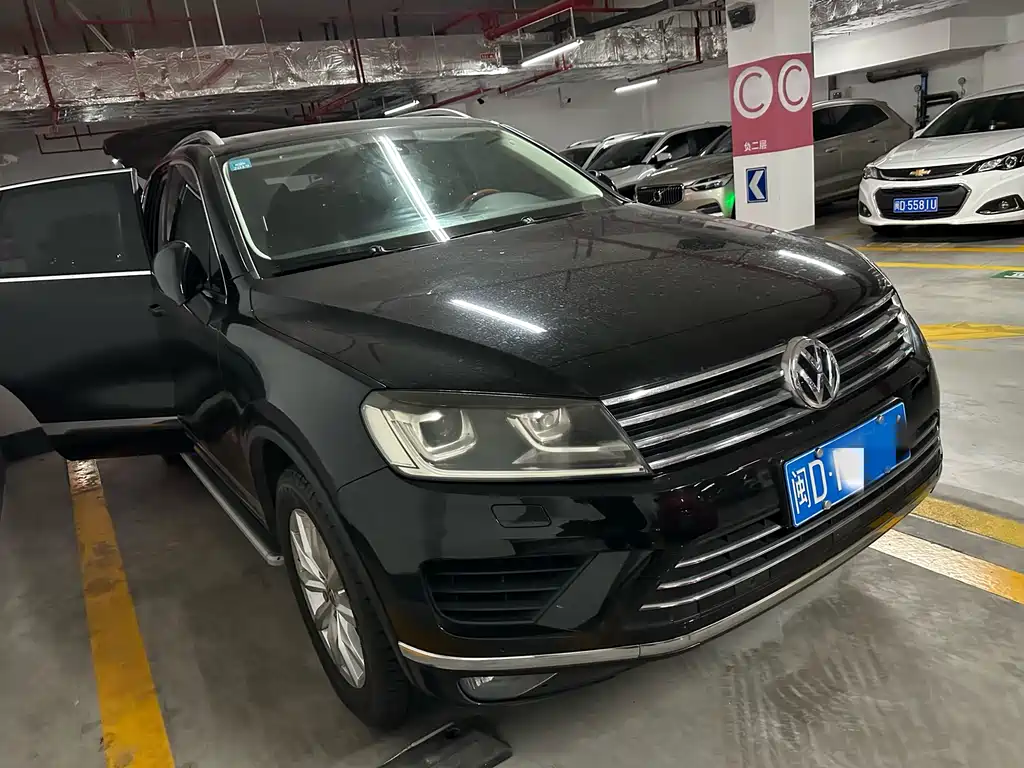 VOLKSWAGEN TOUAREG