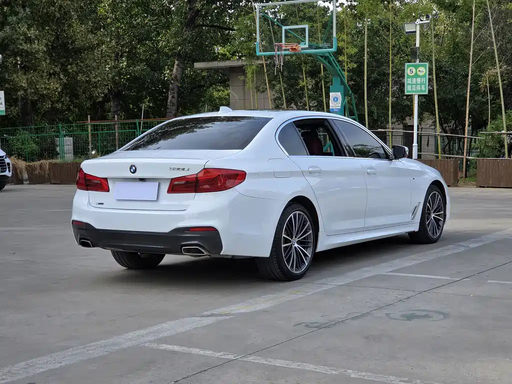 BMW 5 Series — миниатюра 3