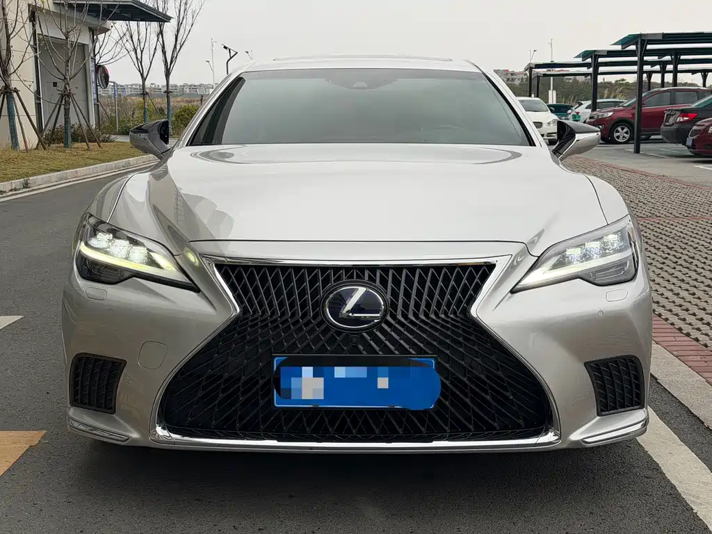 LEXUS LS