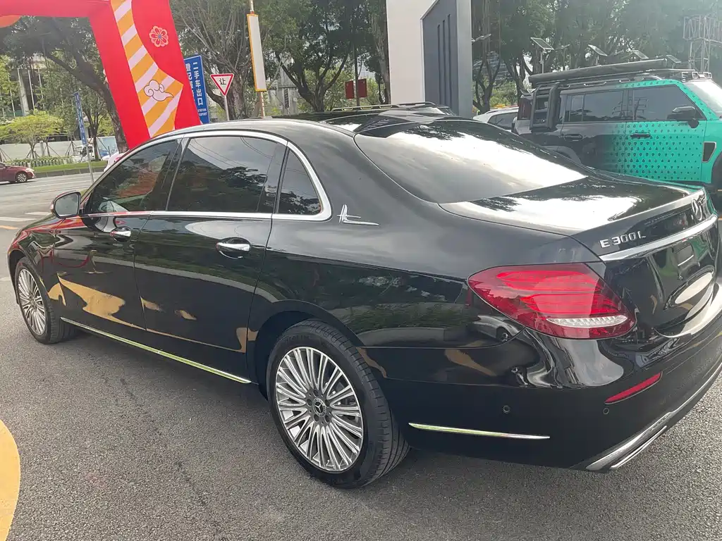 Mercedes-Benz E-Class — миниатюра 5