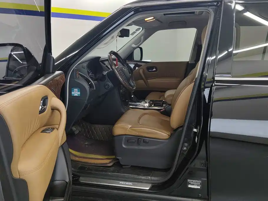 Nissan Patrol — миниатюра 9
