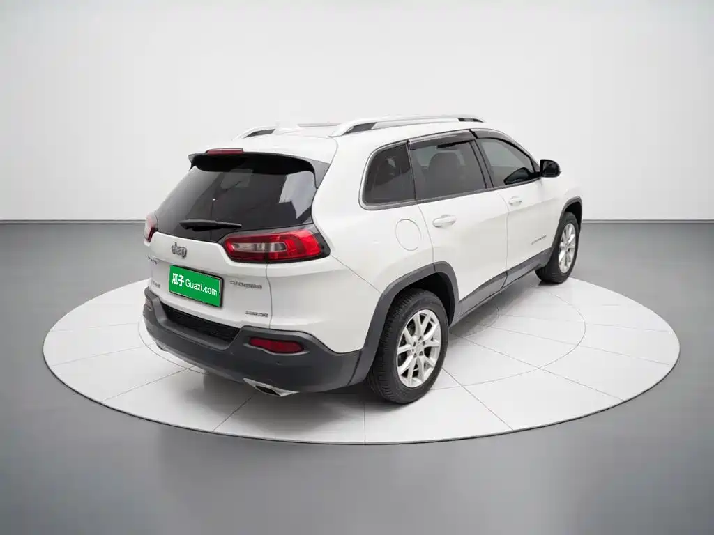 Jeep Cherokee — миниатюра 4