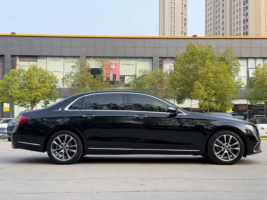 Mercedes-Benz E-Class — миниатюра 15