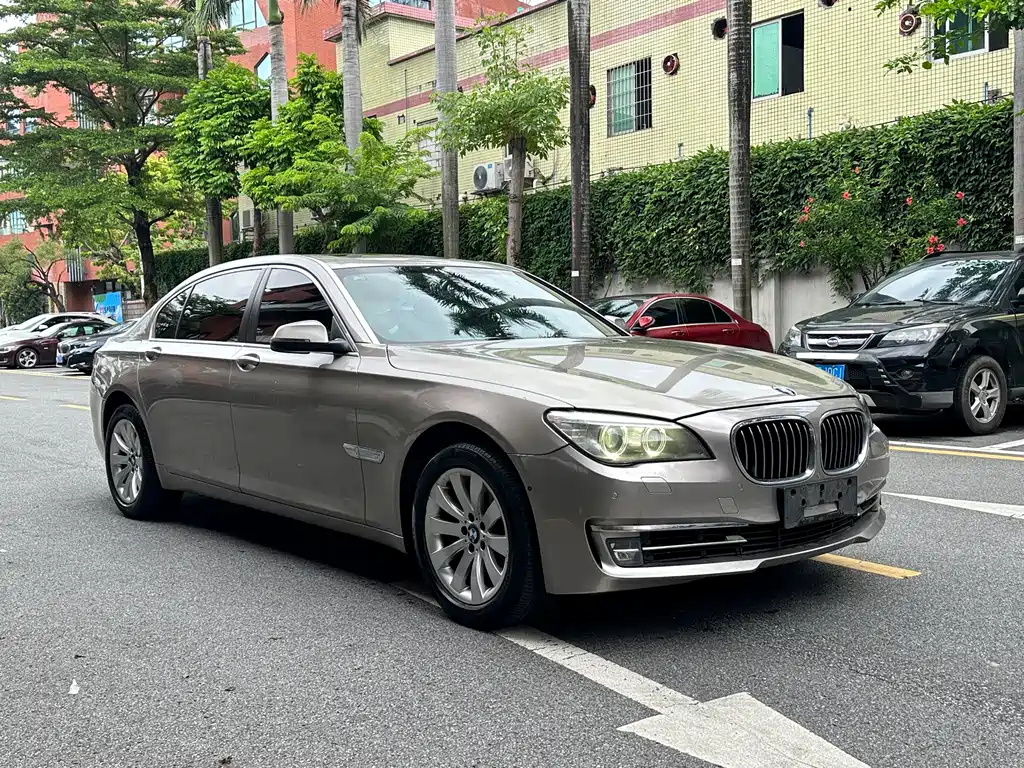 BMW 7 Series — миниатюра 3