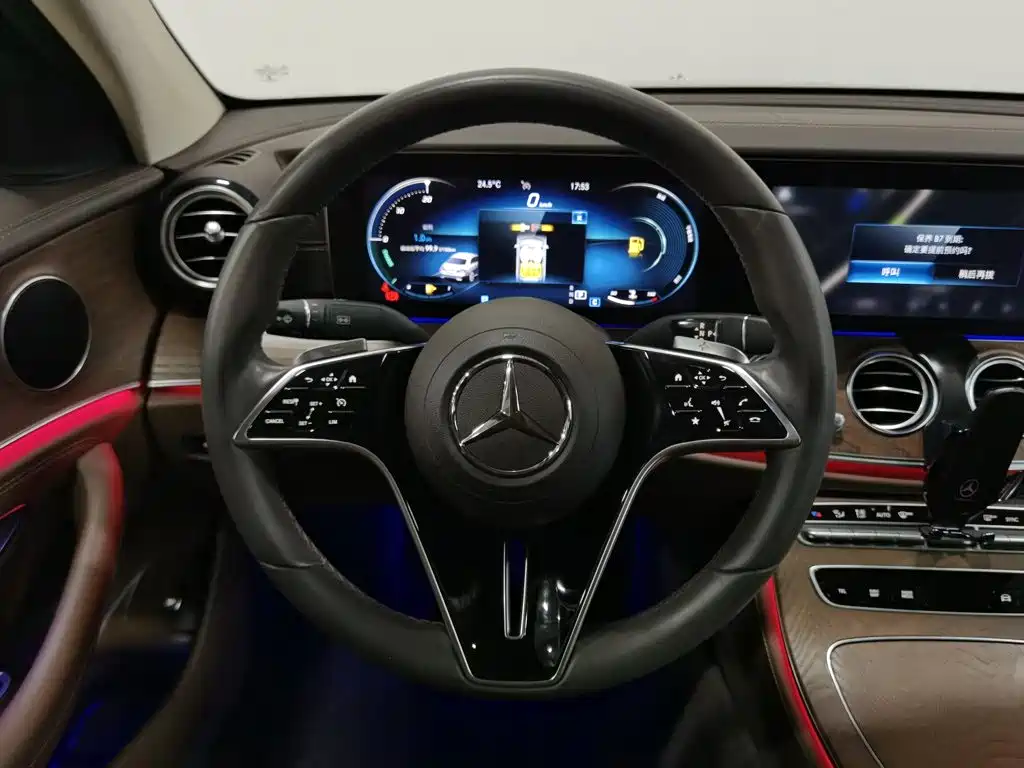 Mercedes-Benz E-Class — миниатюра 11