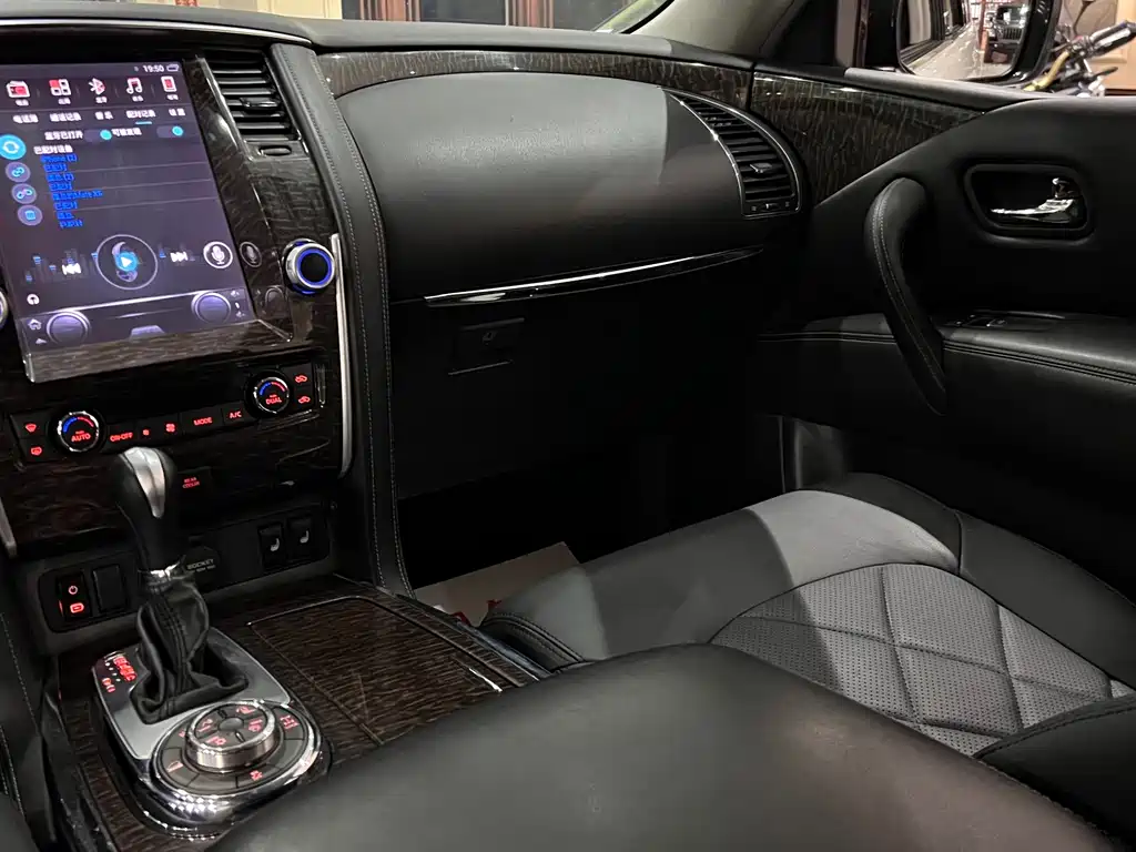 Nissan Patrol — миниатюра 21