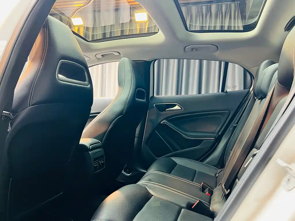 Mercedes-Benz GLA 2015 GLA 200 Fashion